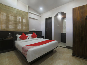 OYO 19292 55 Pillars House