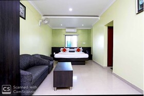 Capital O 5703 Royal Guest House