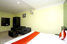 Capital O 5703 Royal Guest House