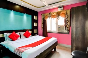 Green Palace by OYO Rooms