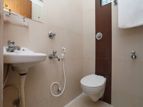 Fabhotel Greenstar Inn