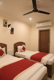 Hotel Kumud Plaza