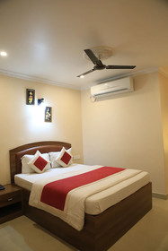 Hotel Kumud Plaza