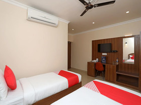 Kumud Plaza By OYO Rooms