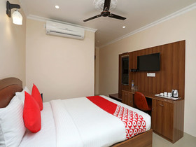 Kumud Plaza By OYO Rooms