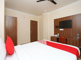 Kumud Plaza By OYO Rooms