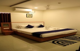 Lily Inn Hotel & Restaurant