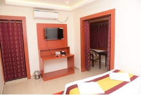 Lily Inn Hotel & Restaurant