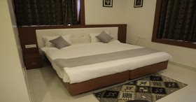 Lily Inn Hotel & Restaurant