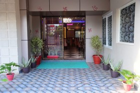 Lily Inn Hotel & Restaurant