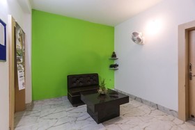 MR House by OYO Rooms