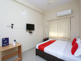 OYO 11760 Near Infocity