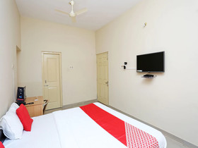 OYO 11760 Near Infocity