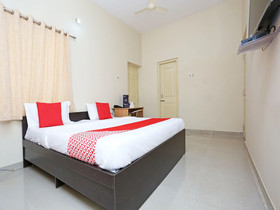 OYO 11760 Near Infocity