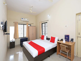 OYO 11760 Near Infocity