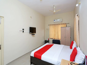 OYO 11760 Near Infocity