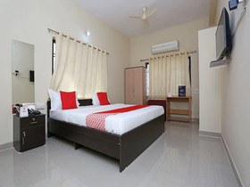 OYO 11760 Near Infocity