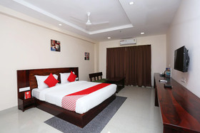 OYO 18826 Hotel Emerald