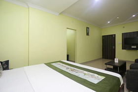 Hotel Royal Guest House by OYO Rooms