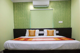 Hotel Royal Guest House by OYO Rooms