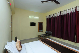 FabExpress Paradise Inn II