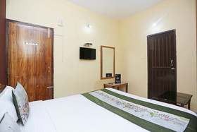 FabExpress Paradise Inn II