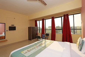 FabExpress Paradise Inn II