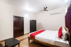 Purple Villa by OYO Rooms