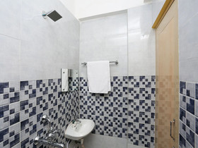 Shibani & Suhani By OYO Rooms