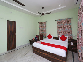 OYO 10512 Shivaas Royal