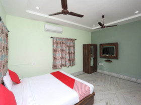 OYO 10512 Shivaas Royal