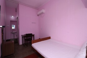 Sri Krishna Inn Lodging & Boardingby OYO Rooms