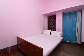 Sri Krishna Inn Lodging & Boardingby OYO Rooms