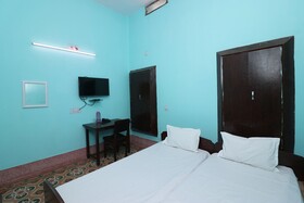 Sri Krishna Inn Lodging & Boardingby OYO Rooms