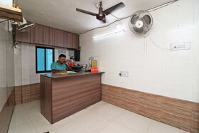 Sri Krishna Inn Lodging & Boardingby OYO Rooms