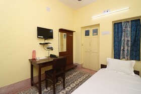 Sri Krishna Inn Lodging & Boardingby OYO Rooms