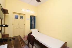 Sri Krishna Inn Lodging & Boardingby OYO Rooms