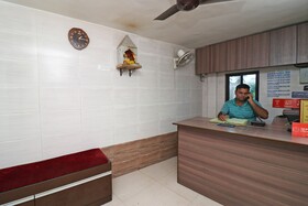 Sri Krishna Inn Lodging & Boardingby OYO Rooms