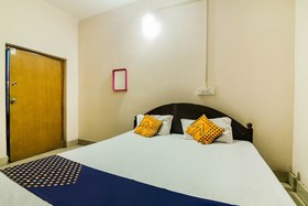 Hindustan Hotel & Lodging by OYO Rooms