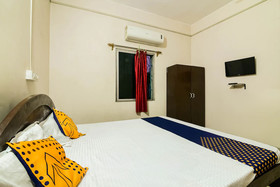 Hindustan Hotel & Lodging by OYO Rooms