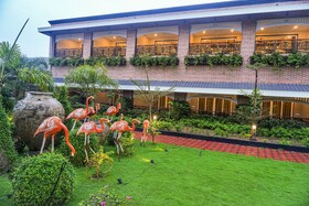 Mayfair Oasis Resort & Convention