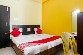 Blue Moon International by OYO Rooms