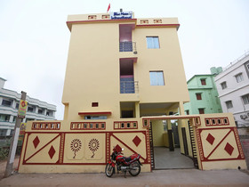 Hotel Blue Moon By OYO Rooms