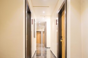 Royal Crown by OYO Rooms