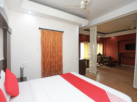Royal Villa by OYO Rooms