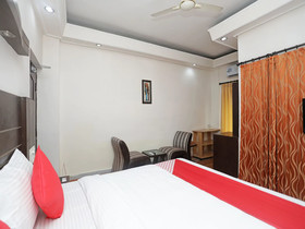 Royal Villa by OYO Rooms