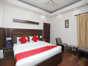 Royal Villa by OYO Rooms