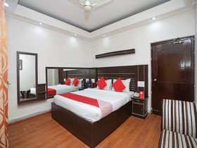 Royal Villa by OYO Rooms