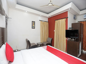 Royal Villa by OYO Rooms