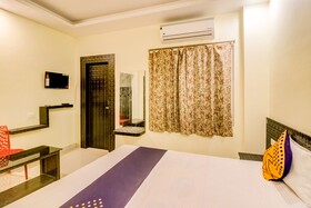 Unique Beach Inn by OYO Rooms